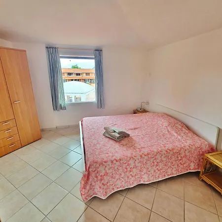Appartement A/c, Sea View, 400 From The *